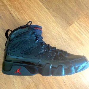 Selling them because I really don’t like them. Size 10, these are jordan 9s